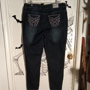 Woman's Jeans New With Tags Very Good Stretch Blue Size 16